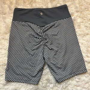 New Women’s Size Small Gray Textured Scrunch Butt Biker Shorts Workout Gym Yoga